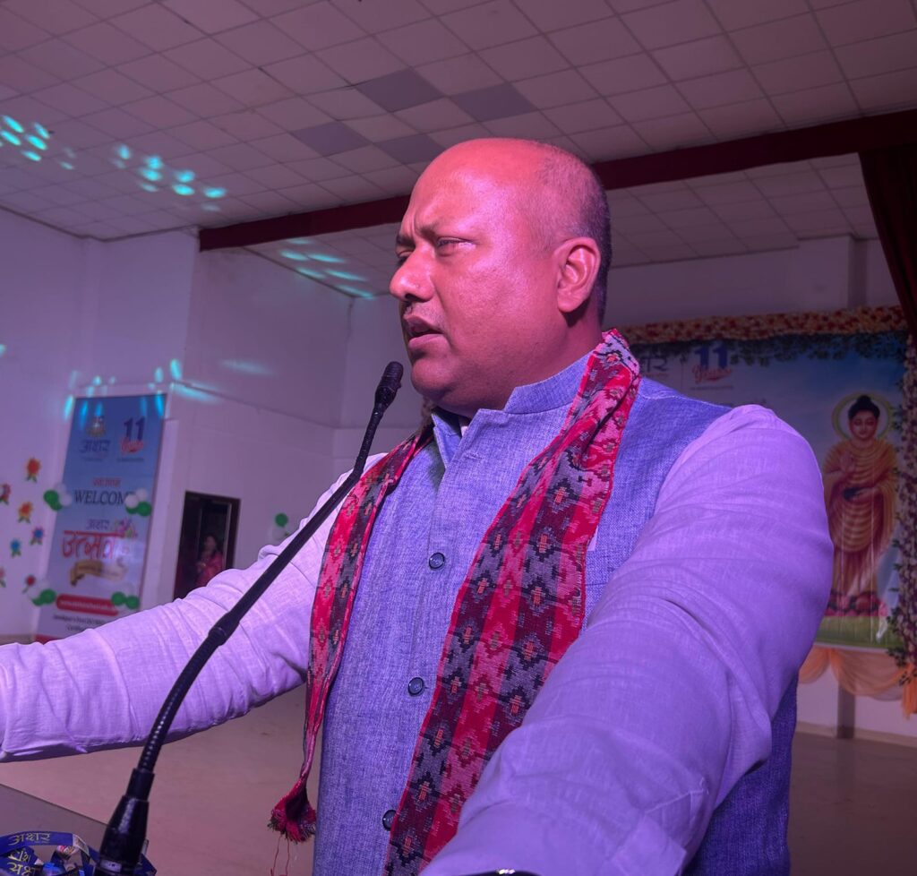 मुख्यमन्त्री सतीश कुमार सिंह